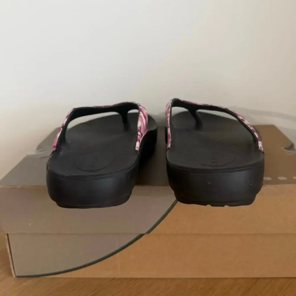 OOFOS OOlala ‘Pink Camo’ Women Recovery Sandals- SZ 11